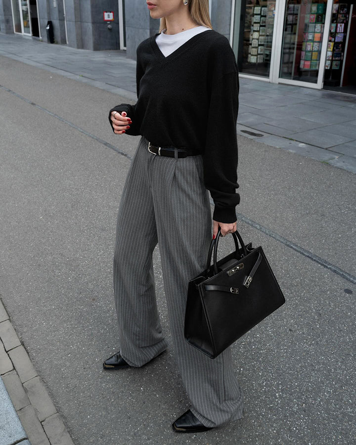 بدلة مصممة خصيصًا بأزرار ذهبية – مارون