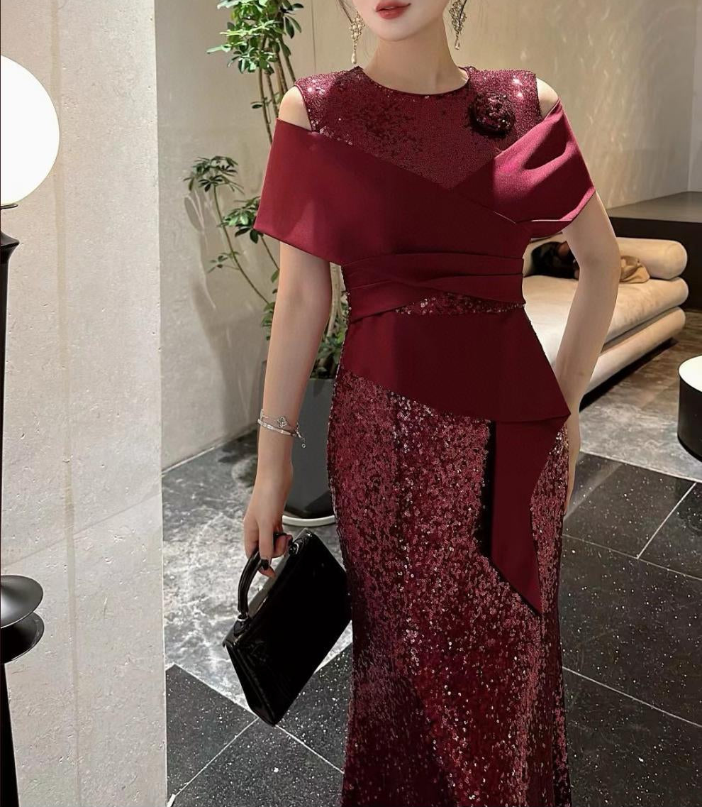 فستان حورية البحر من الترتر مع صدّار ملفوف من الساتان – فيوليتا