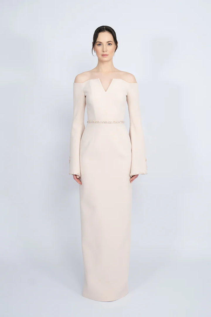 فستان عمودي مكشوف الكتفين بأكمام واسعة مطرزة – احمرار