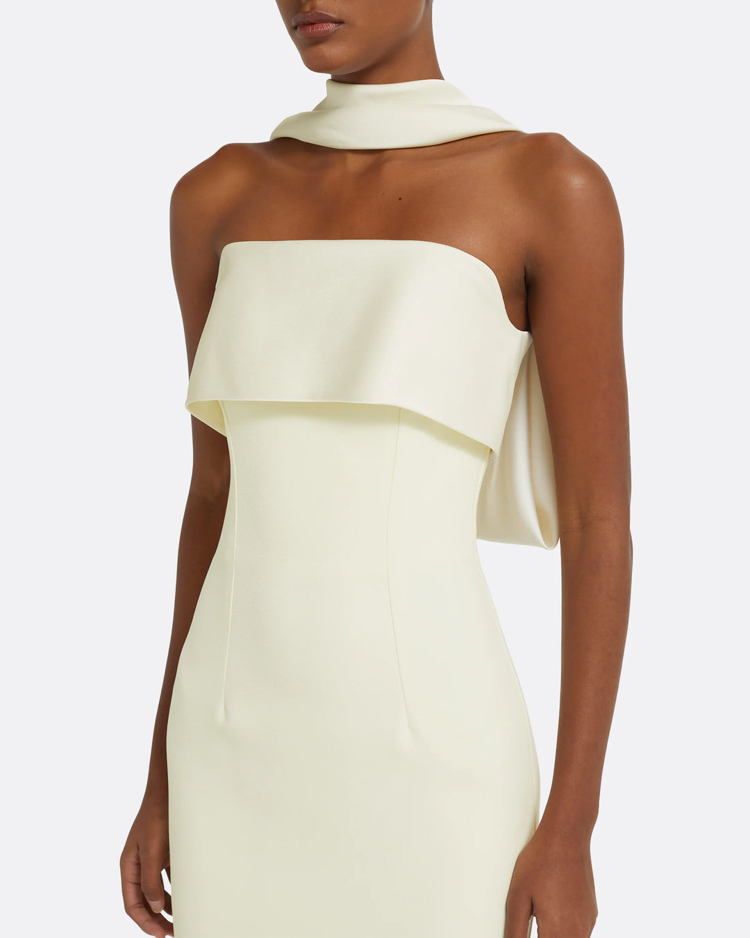 فستان عمودي بدون حمالات مع ياقة منحوتة – سورايا