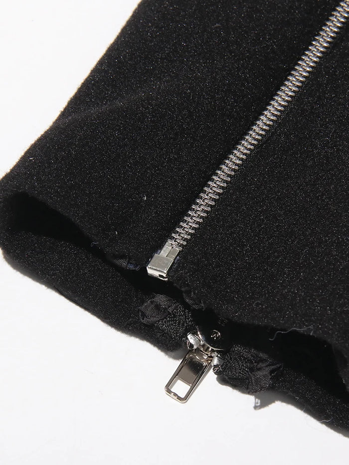 بليزر أنيق ذو تصميم محكم وتفاصيل بسحاب مع قصة مصممة بدقة - بوميفا