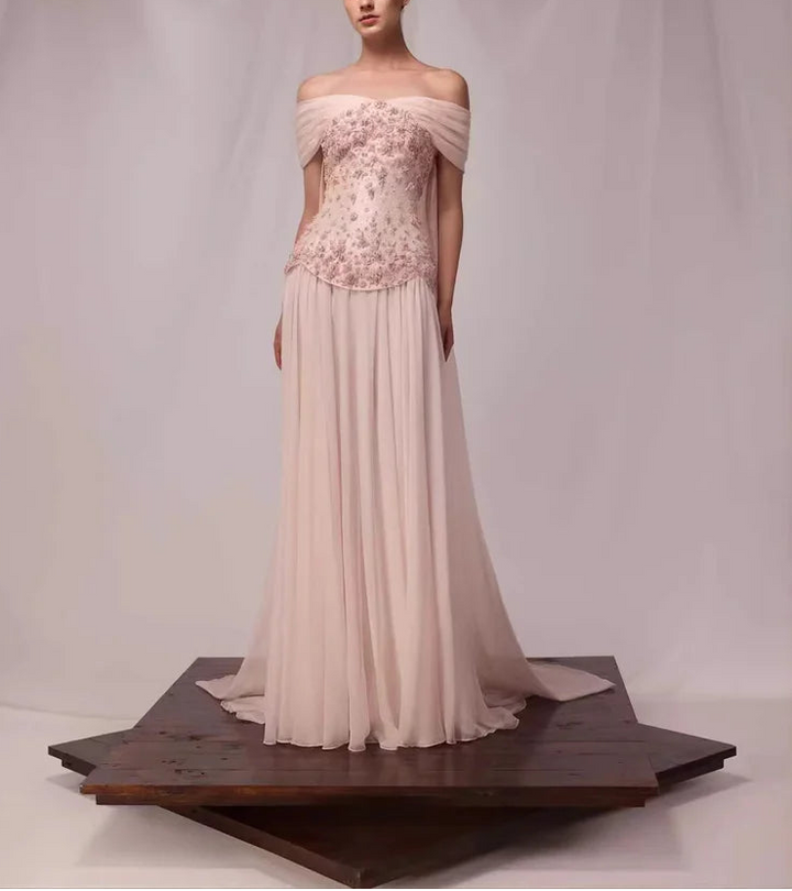 فستان ساتان بدون حمالات بأكمام واسعة وتنورة خارجية – أورورا