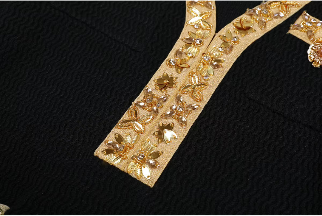 فستان قصير محبوك بأكمام طويلة وحواف ذهبية – فينيوني
