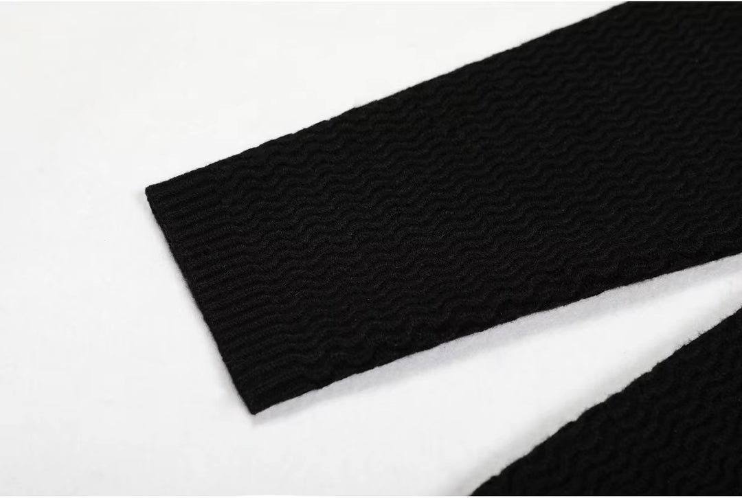 فستان قصير محبوك بأكمام طويلة وحواف ذهبية – فينيوني
