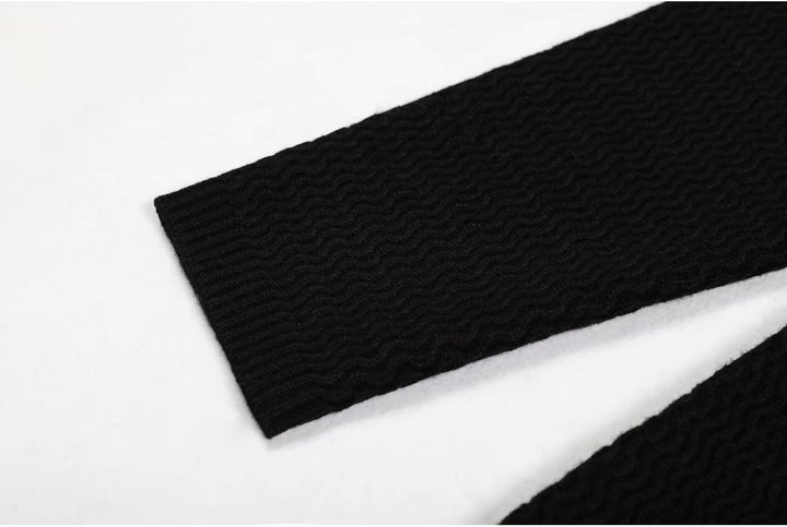 فستان قصير محبوك بأكمام طويلة وحواف ذهبية – فينيوني
