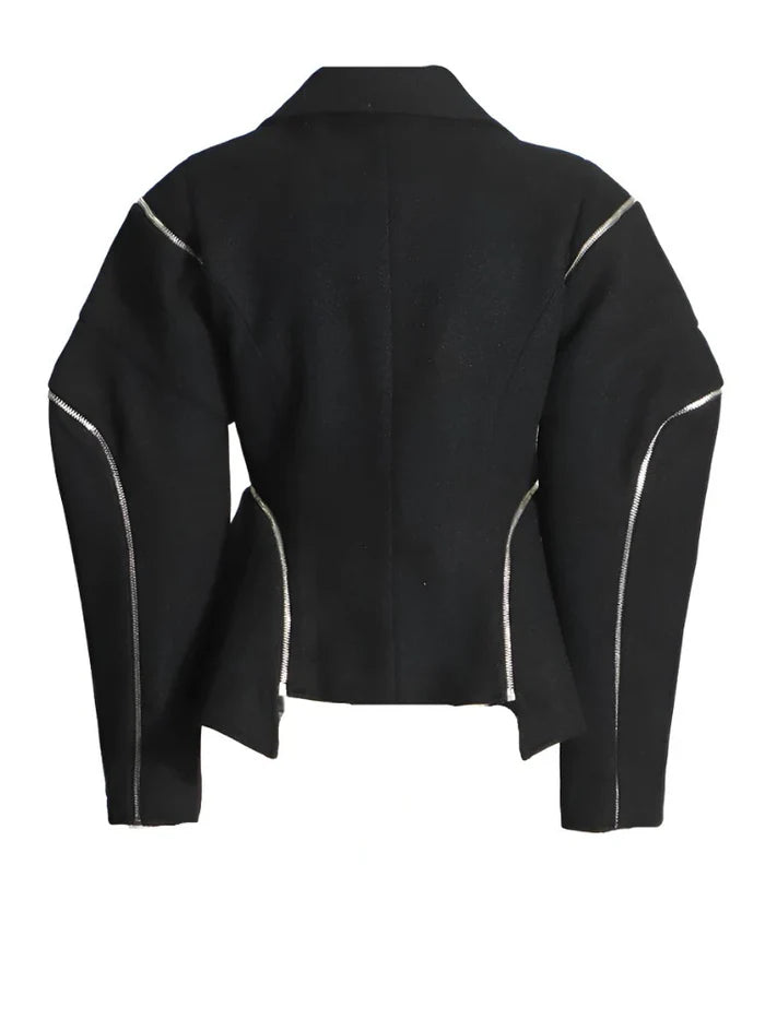 بليزر أنيق ذو تصميم محكم وتفاصيل بسحاب مع قصة مصممة بدقة - بوميفا