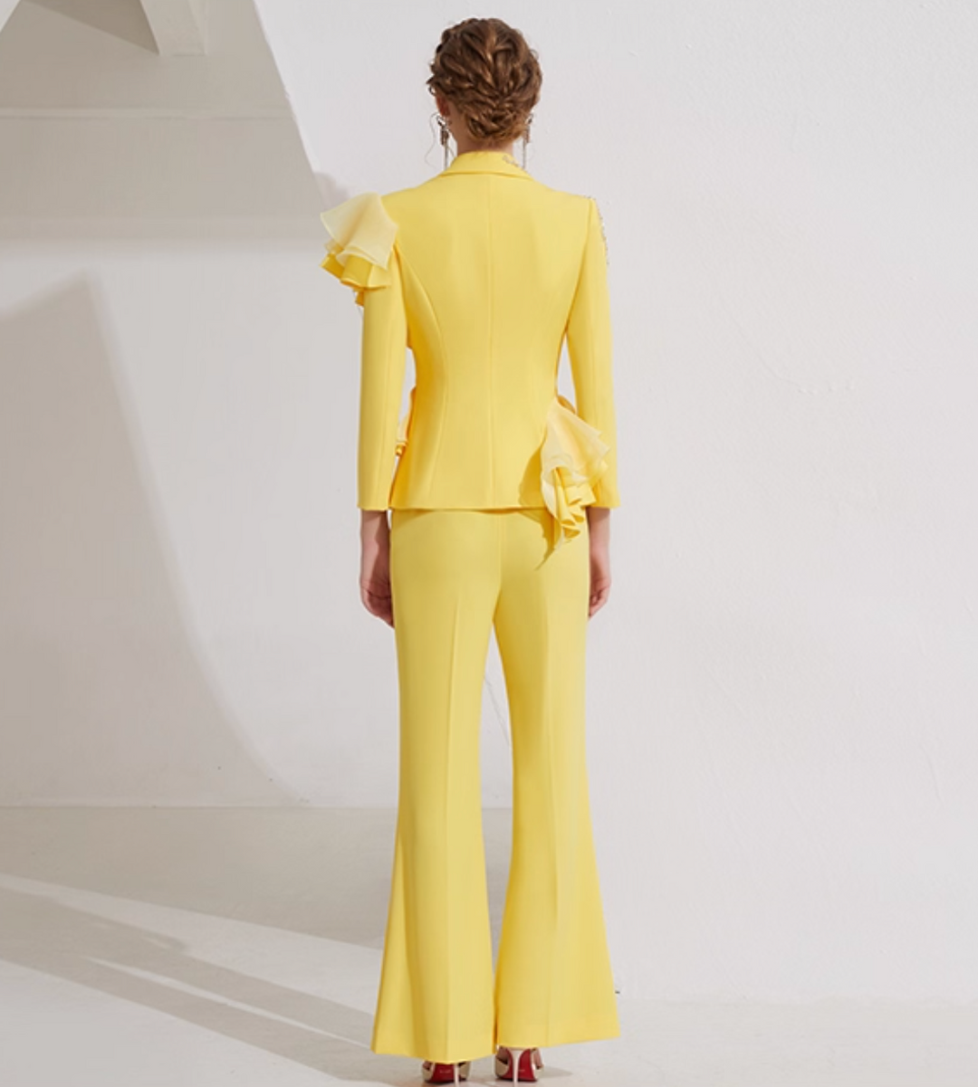 costume évasé sur mesure avec manches bouffantes en satin – VALENCIA 