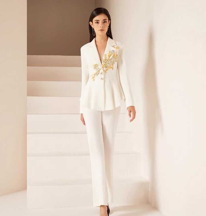 بدلة واسعة مصممة بأكمام منتفخة من الساتان - فالنسيا 