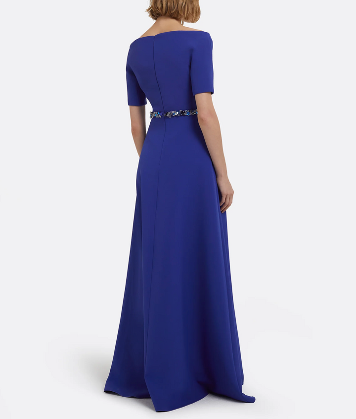 فستان بدون أكتاف بتصميم A مع خصر مرصع بالجواهر – أزيرا
