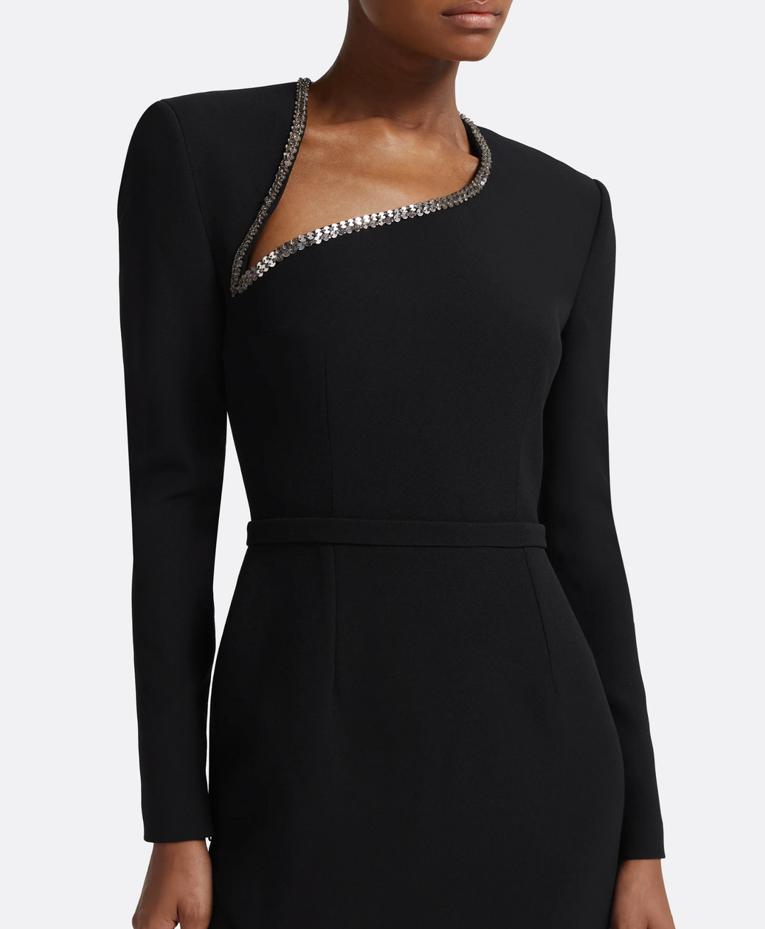 فستان بأكمام طويلة وفتحة رقبة مرصعة بالجواهر وشق – أستريد
