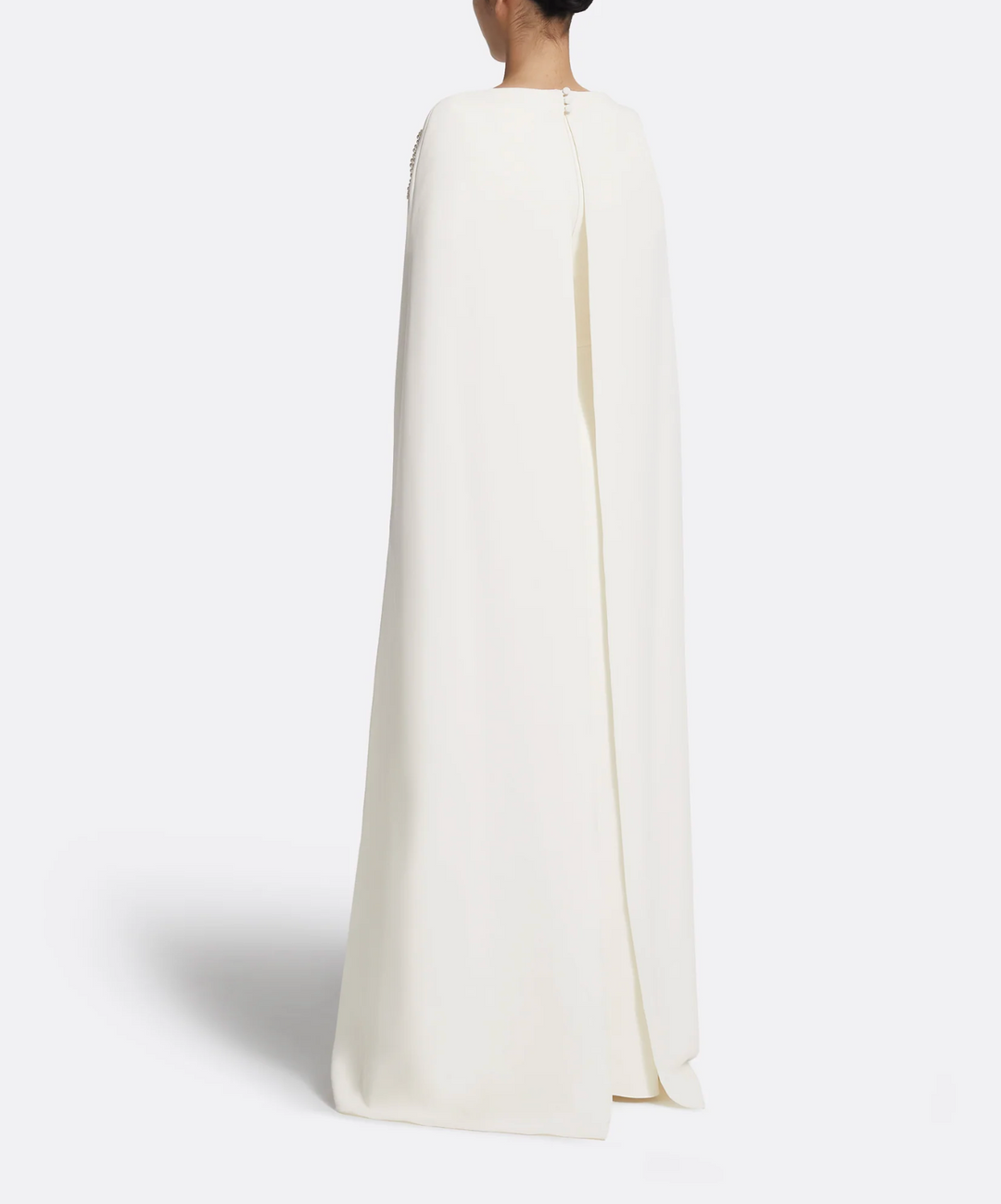 فستان كيب مزين بتطريزات زهرية – سلسلة
