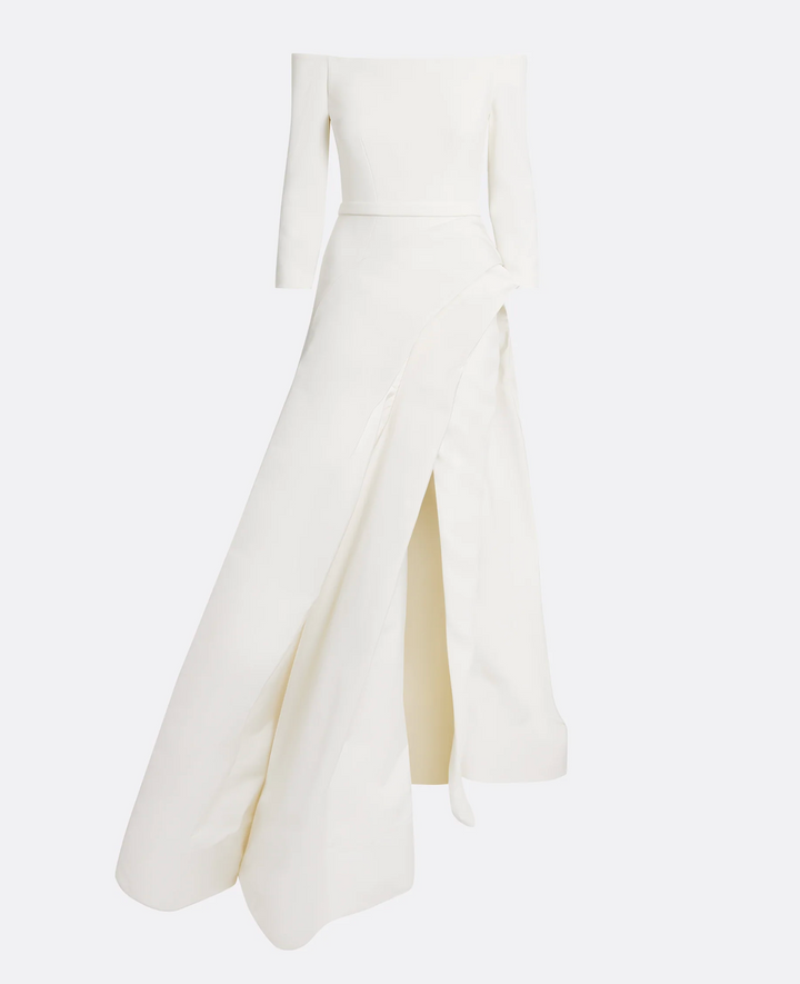 فستان مكشوف الكتفين مع تنورة ذات شق منسدلة – علياء