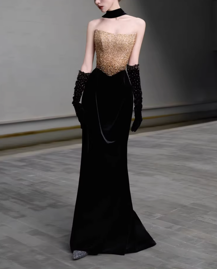 فستان مخملي بدون حمالات مزين بالكريستال – أوفيليا