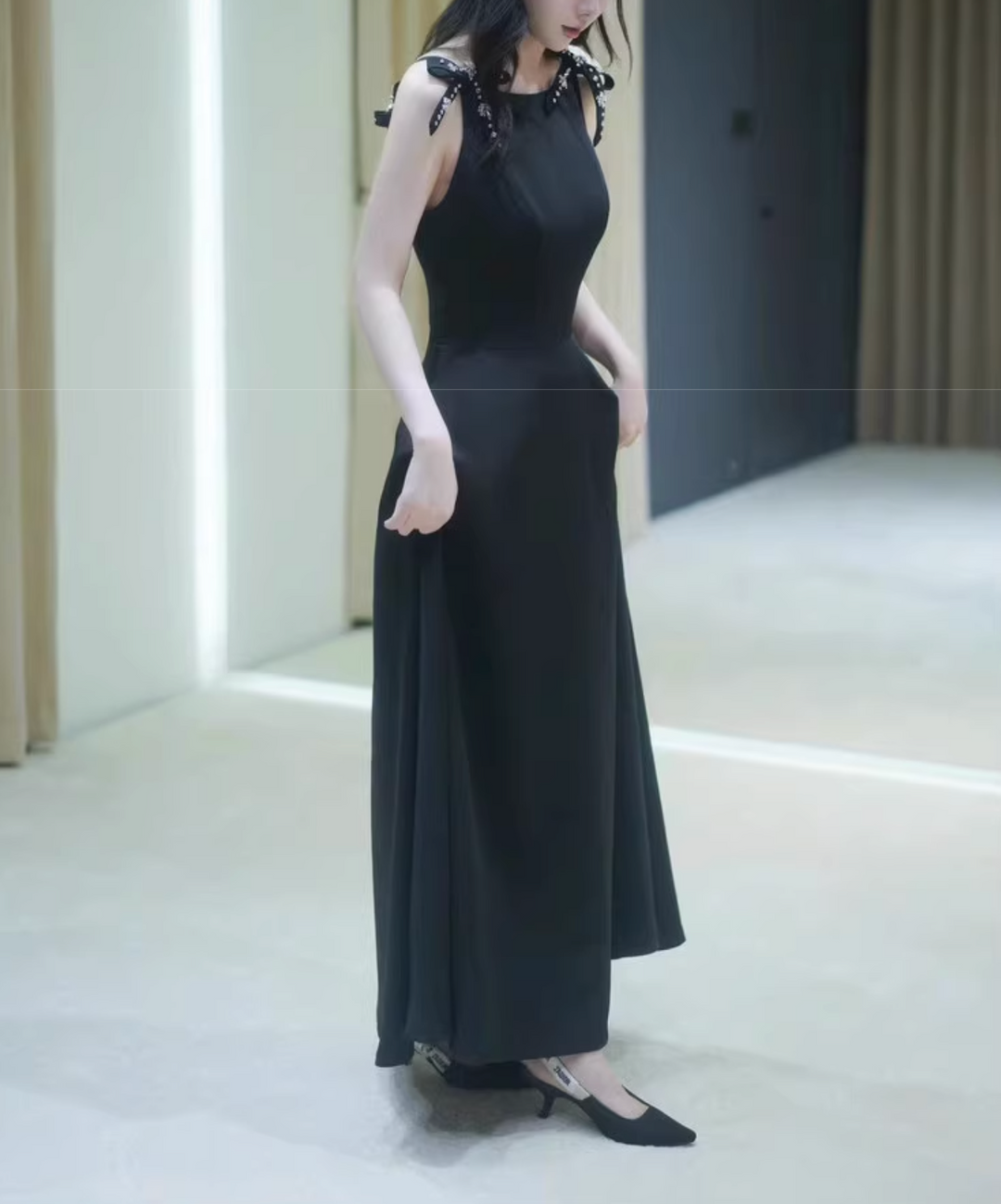 فستان واسع بدون أكمام مع أشرطة مزينة على شكل فيونكة – ديلييان