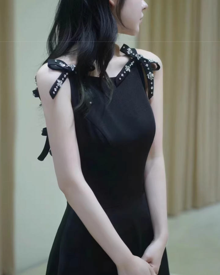 فستان واسع بدون أكمام مع أشرطة مزينة على شكل فيونكة – ديلييان