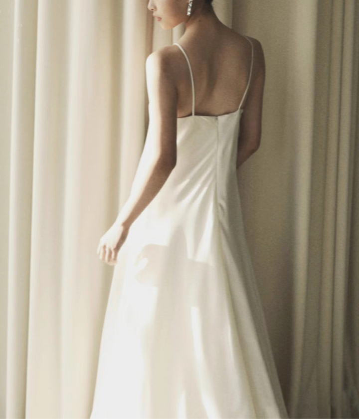 فستان ساتان بفتحة رقبة شفافة – زيلين