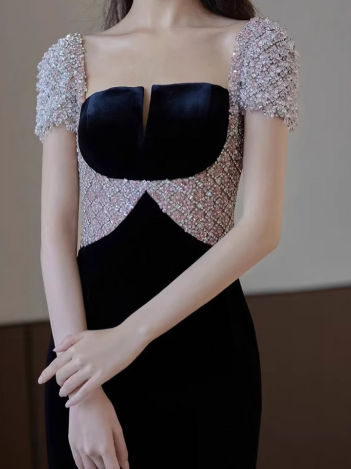 Plissiertes Oberteil mit ausgestellten Ärmeln und Maxirock-Set mit Taillengürtel – Rosiny 