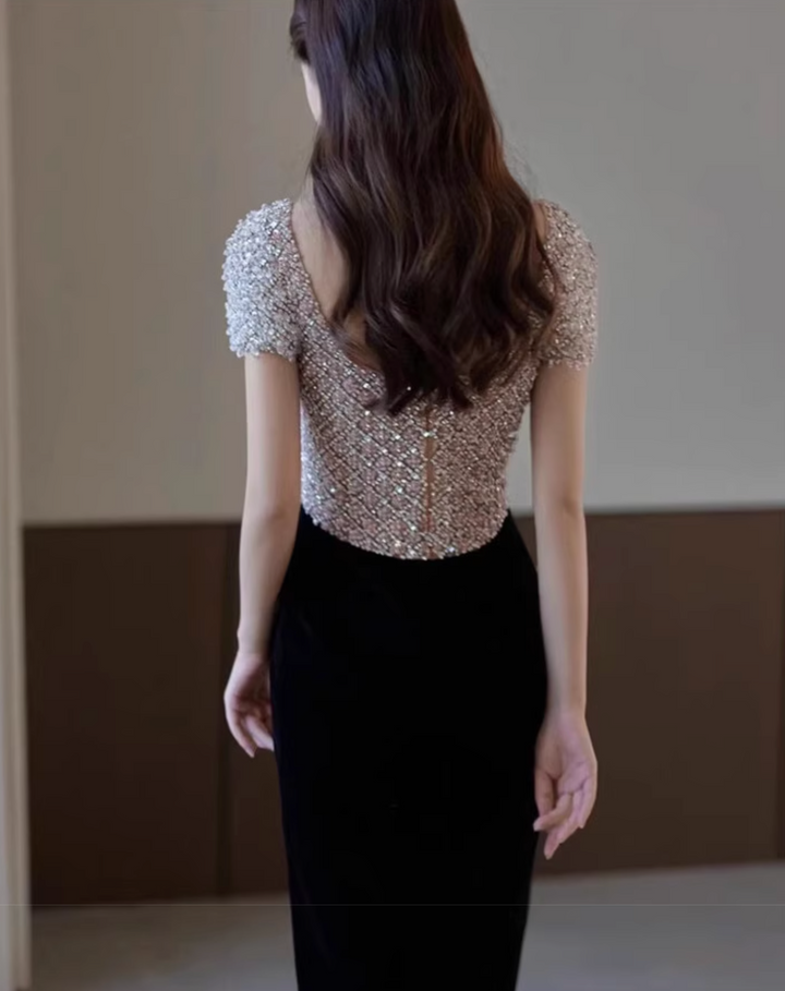 Plissiertes Oberteil mit ausgestellten Ärmeln und Maxirock-Set mit Taillengürtel – Rosiny 