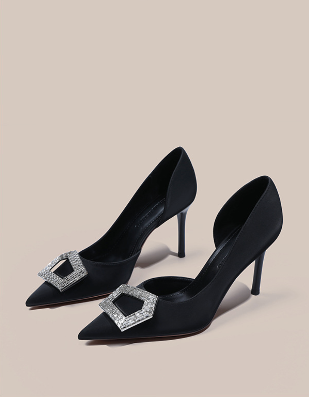 حذاء بكعب عالٍ بنقشة جلد النمر وكعب ستيليتو ذهبي – أريا