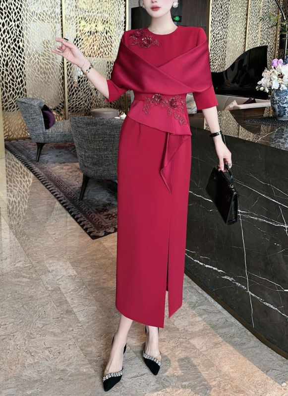 بدلة تنورة ببلوم مع حواف متباينة – نوار