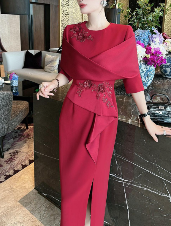 بدلة تنورة ببلوم مع حواف متباينة – نوار