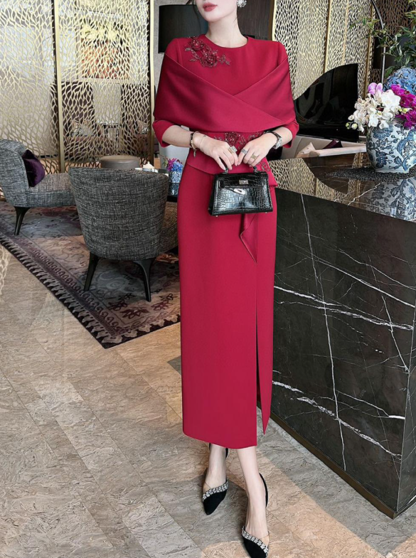 بدلة تنورة ببلوم مع حواف متباينة – نوار