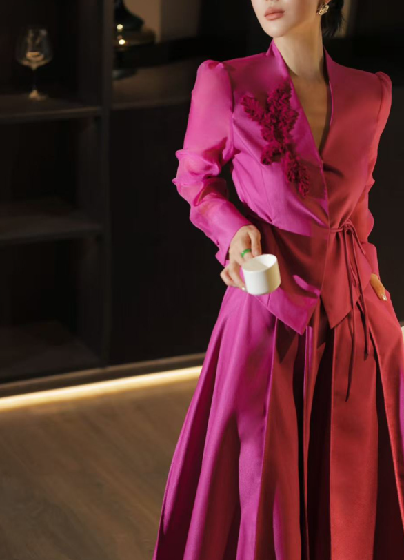 بدلة تنورة ببلوم مع حواف متباينة – نوار