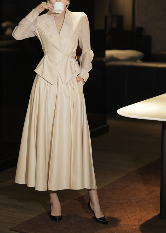 بدلة تنورة ببلوم مع حواف متباينة – نوار