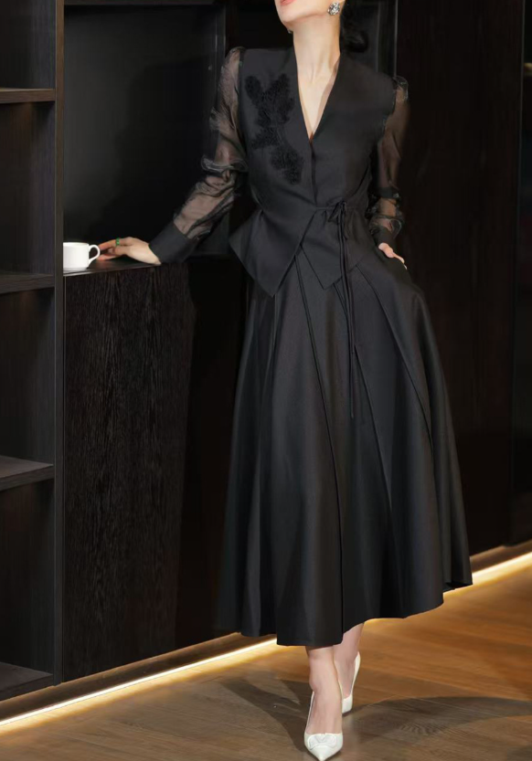 بدلة تنورة ببلوم مع حواف متباينة – نوار