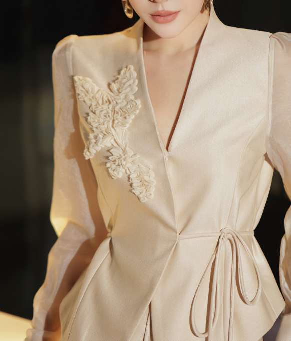 بدلة تنورة ببلوم مع حواف متباينة – نوار