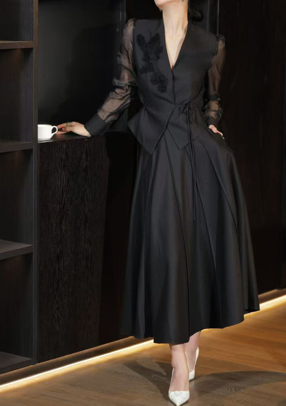 بدلة تنورة ببلوم مع حواف متباينة – نوار