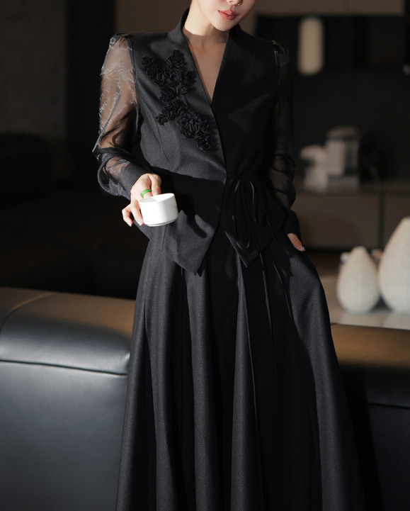 بدلة تنورة ببلوم مع حواف متباينة – نوار