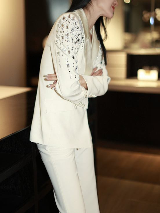 بدلة تنورة ببلوم مع حواف متباينة – نوار