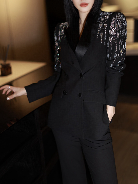 بدلة تنورة ببلوم مع حواف متباينة – نوار