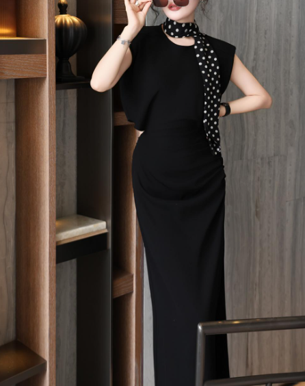 sleek sleeveless dress with side slit – CHIC