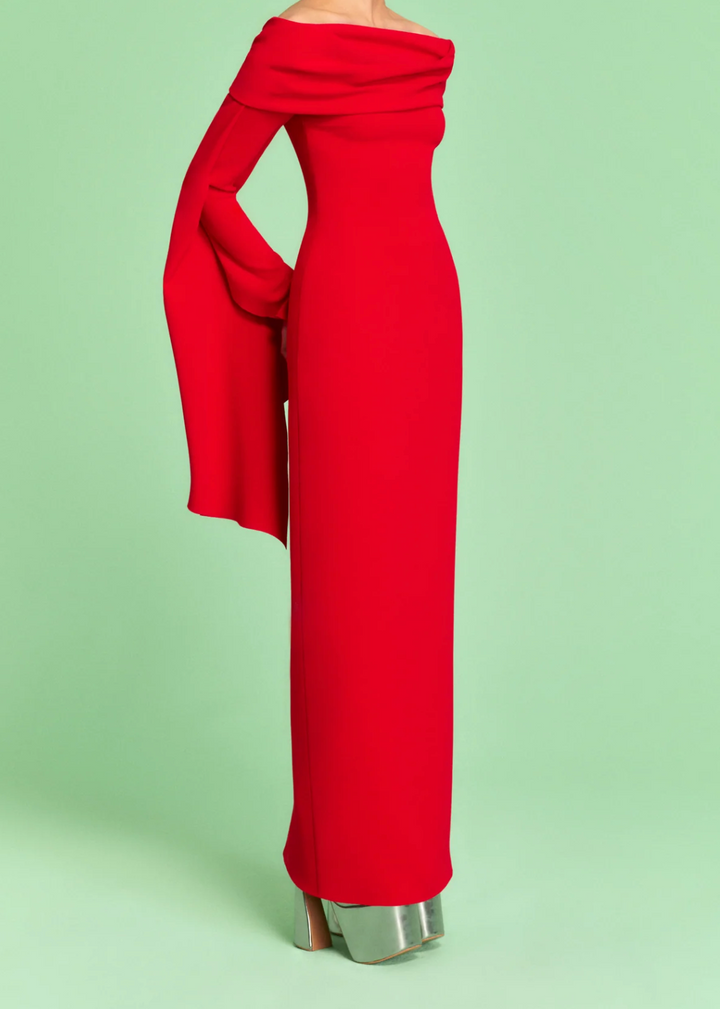 فستان عمودي مكشوف الكتفين بأكمام انسيابية – سكارليتا