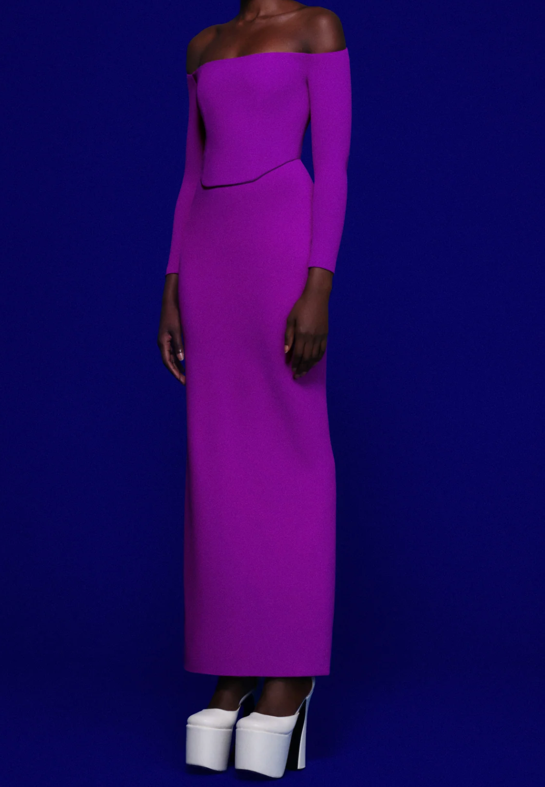 فستان عمودي منحوت مكشوف الكتفين – فيوليتا