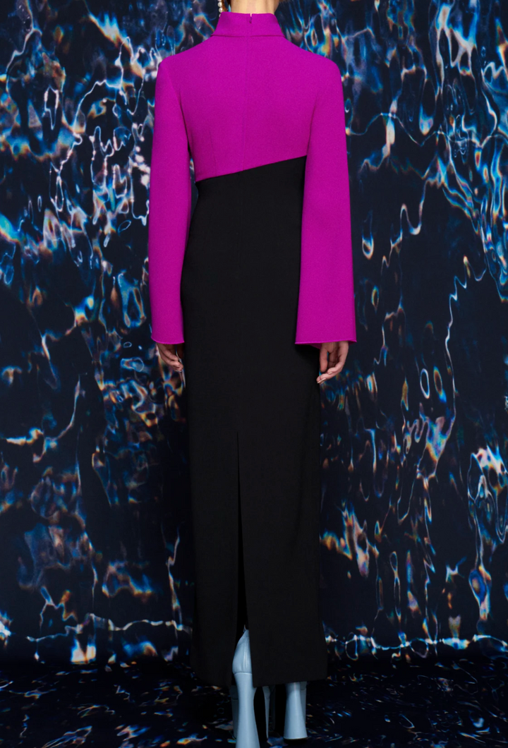 فستان عمودي ثنائي اللون برقبة عالية ومنسدلة – نوار