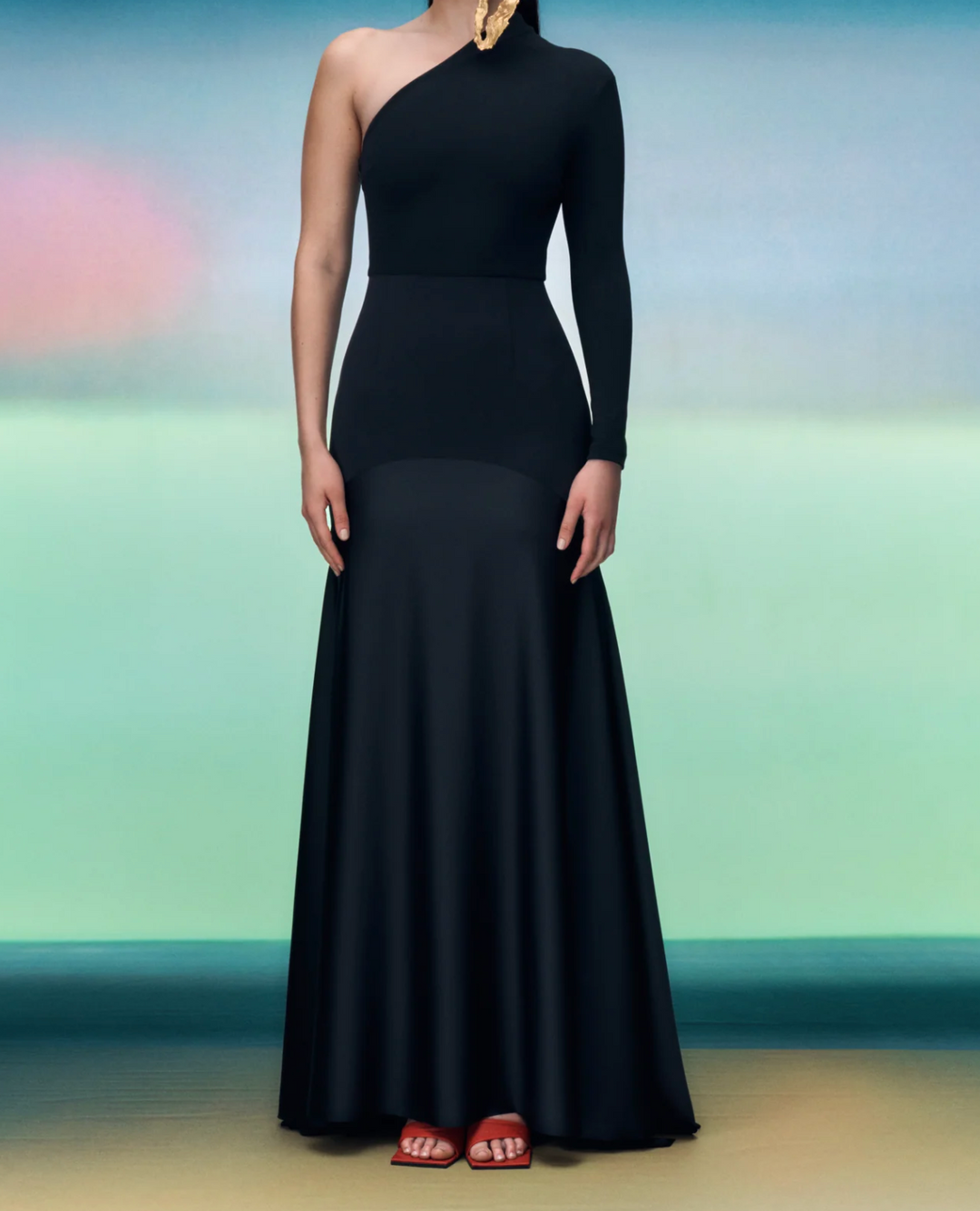 one-shoulder fitted gown with flared hem – NOIRS