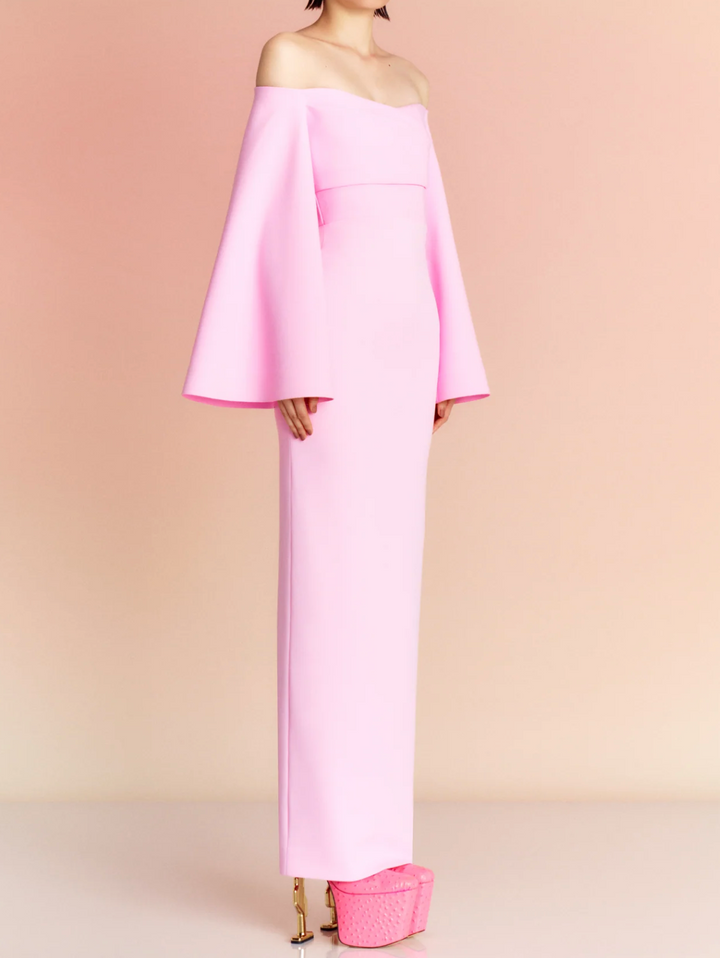 فستان عمودي بأكمام واسعة وأكتاف مكشوفة – أحمر الخدود