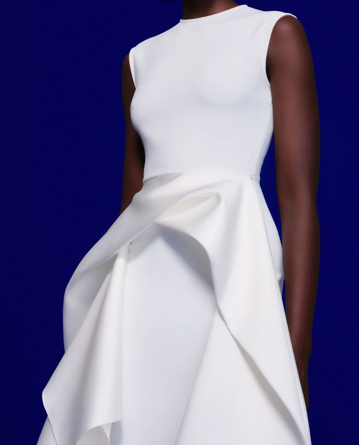 فستان عمودي بدون أكمام مع دثار جانبي منحوت – أورورا