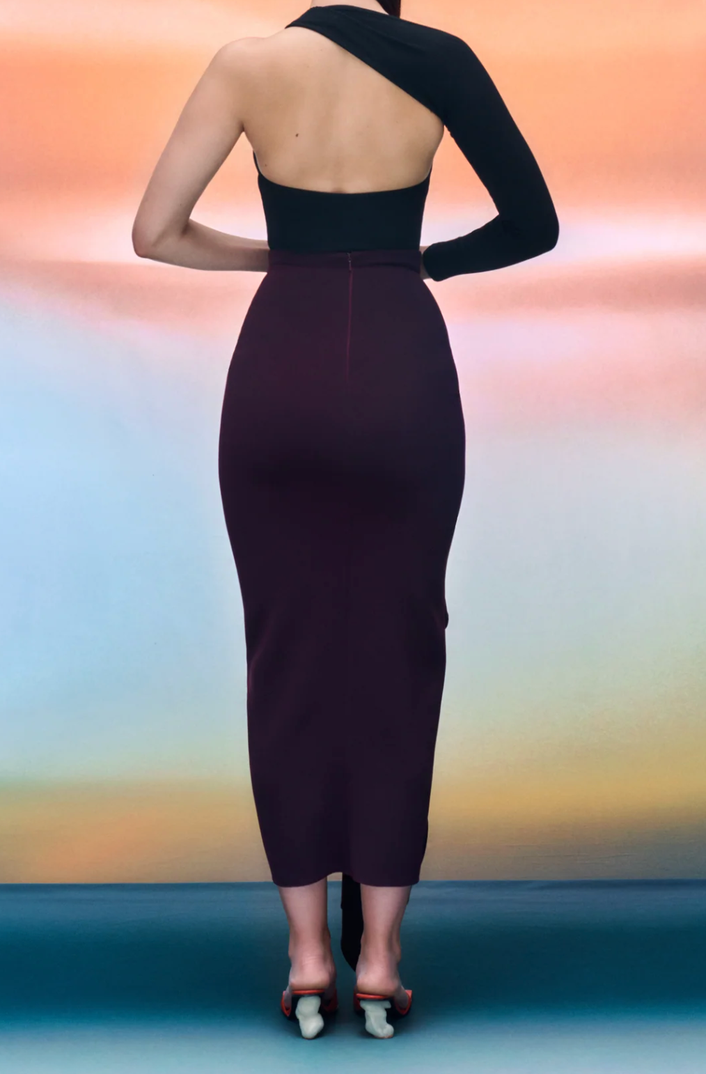 فستان ميدي بأكمام طويلة مع كشكشة متتالية – سولارا