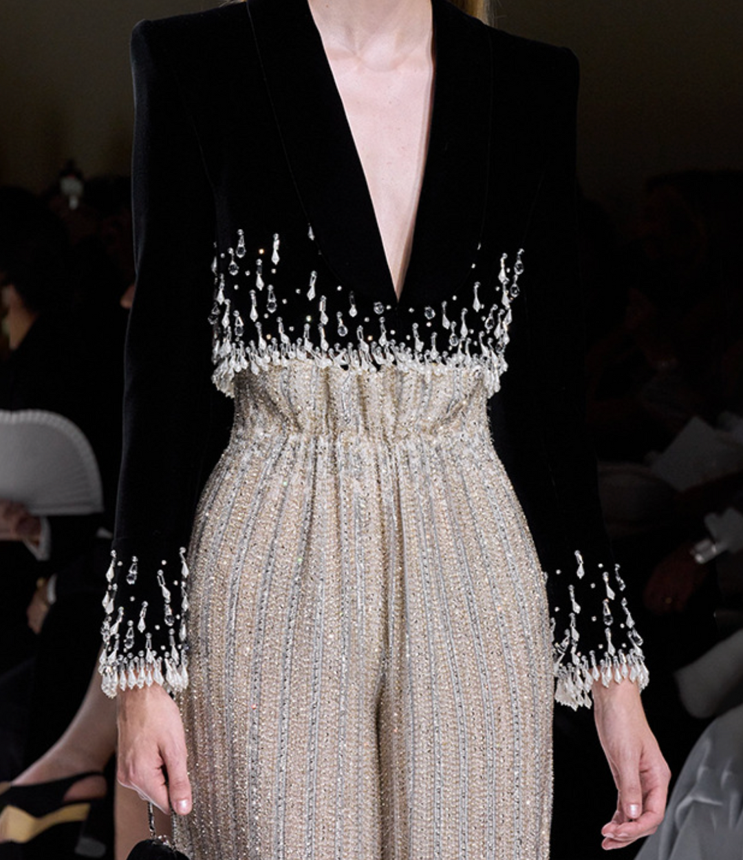 بليزر قصير مع هامش كريستالي – نورا