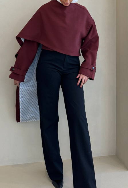 بدلة مصممة خصيصًا بأزرار ذهبية – مارون