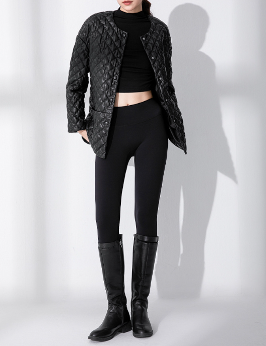 بدلة مصممة خصيصًا بأزرار ذهبية – مارون