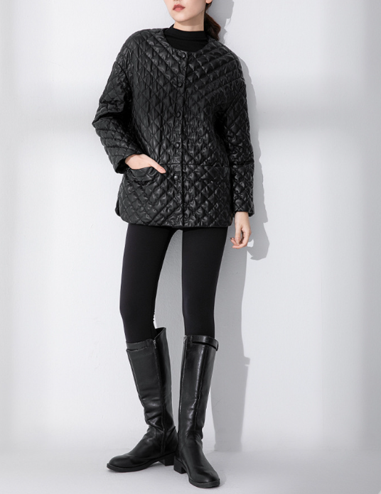 بدلة مصممة خصيصًا بأزرار ذهبية – مارون