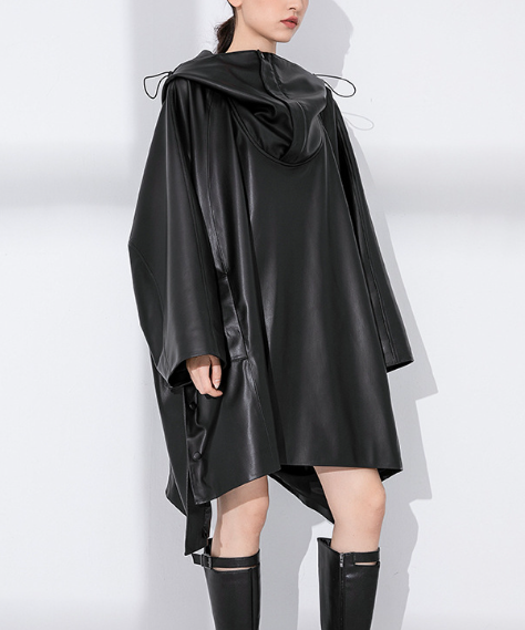 بدلة مصممة خصيصًا بأزرار ذهبية – مارون