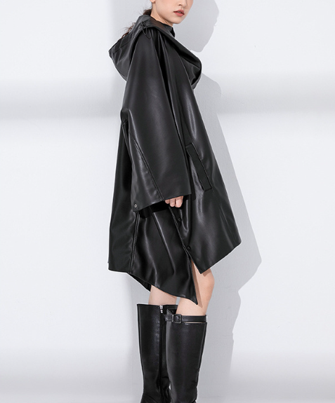 بدلة مصممة خصيصًا بأزرار ذهبية – مارون