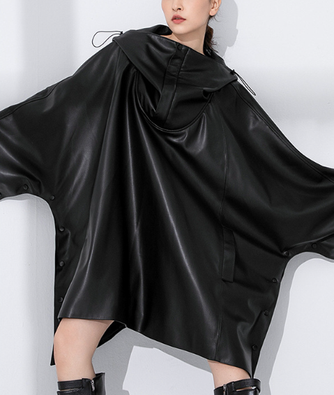 بدلة مصممة خصيصًا بأزرار ذهبية – مارون