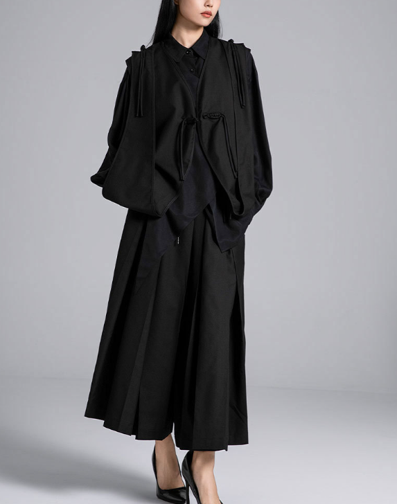 بدلة مصممة خصيصًا بأزرار ذهبية – مارون